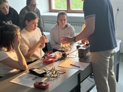Žáci v předmětu ZPV provádějí laboratorní práce z fyziky mikrosvěta