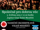 Žákyně gymnázia před kamerou: charita, smích a trochu bláta