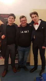 Studenti 6. A Jakub Kliment a Martin Zejda po představení s Michalem Isteníkem, představitelem Stěpana Oblonského
